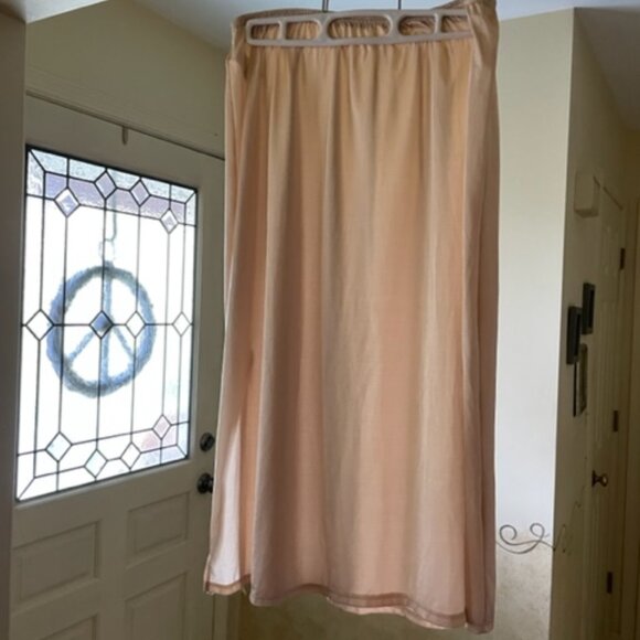 Vanity Fair 28" slip, L (27" waist), nude, 70s/80s worn once, excellent cond. - Picture 2 of 4